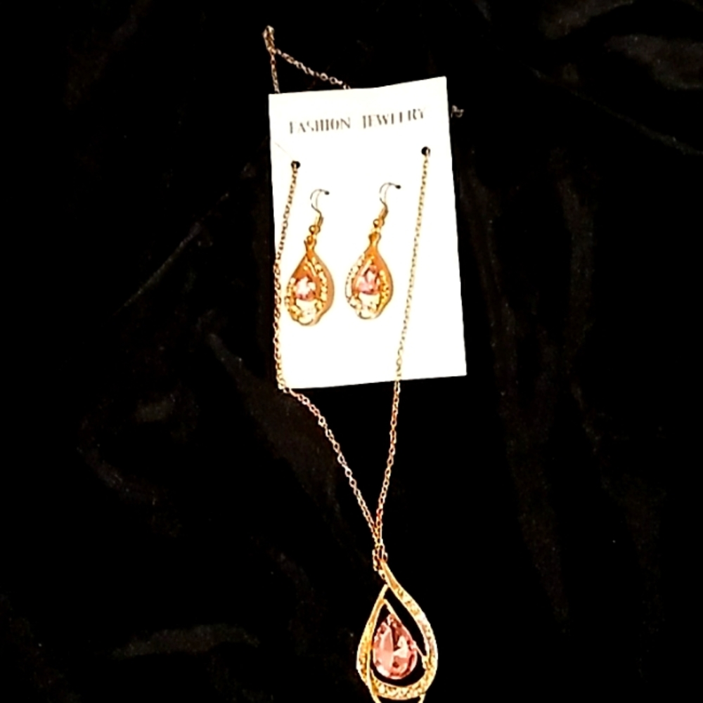 Fashion jewelry necklace and earrings